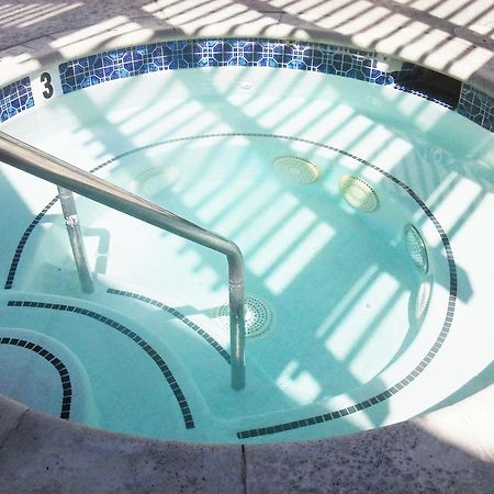 Super 8 By Wyndham Santa Clarita/Valencia Motel Ngoại thất bức ảnh