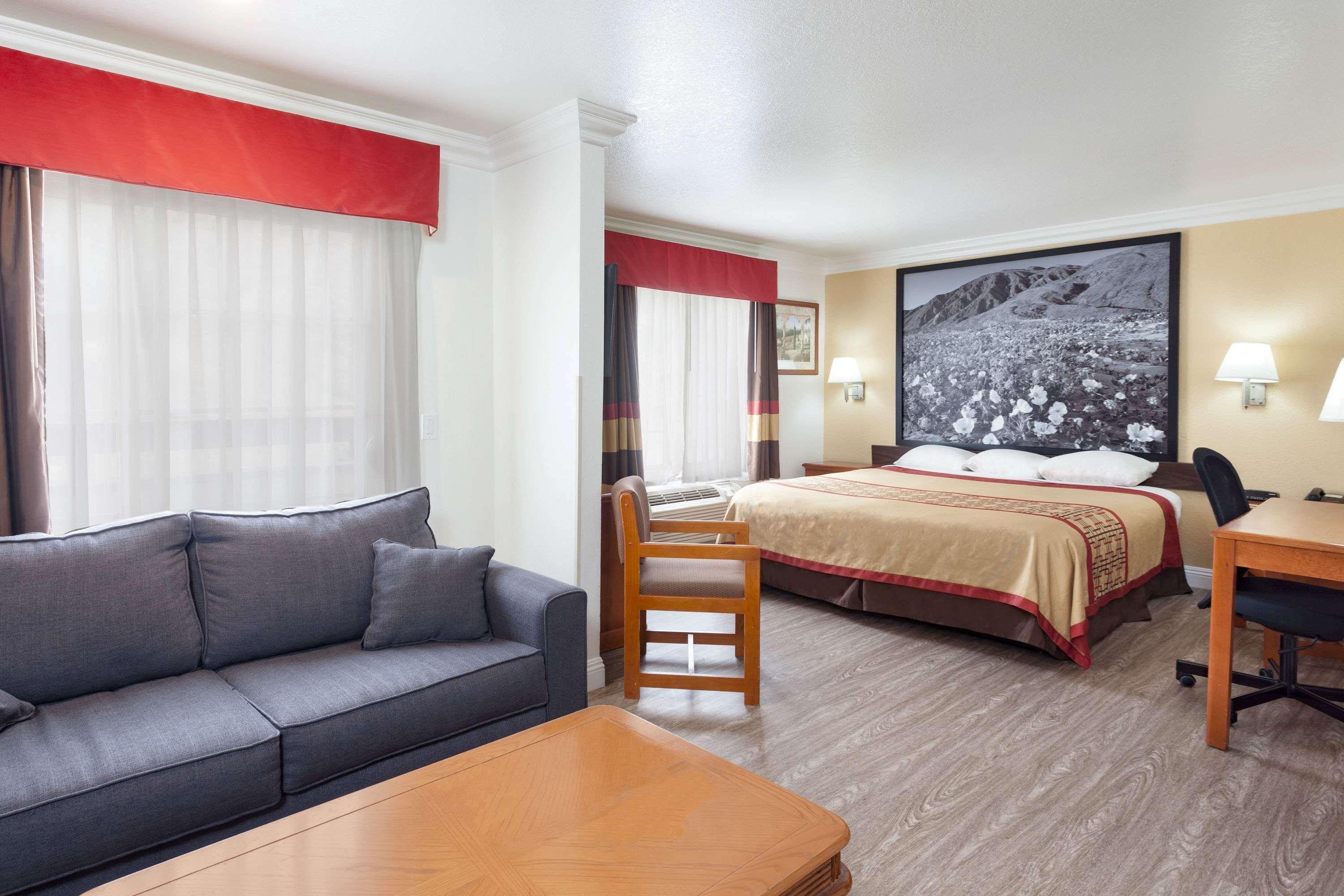 Super 8 By Wyndham Santa Clarita/Valencia Motel Ngoại thất bức ảnh