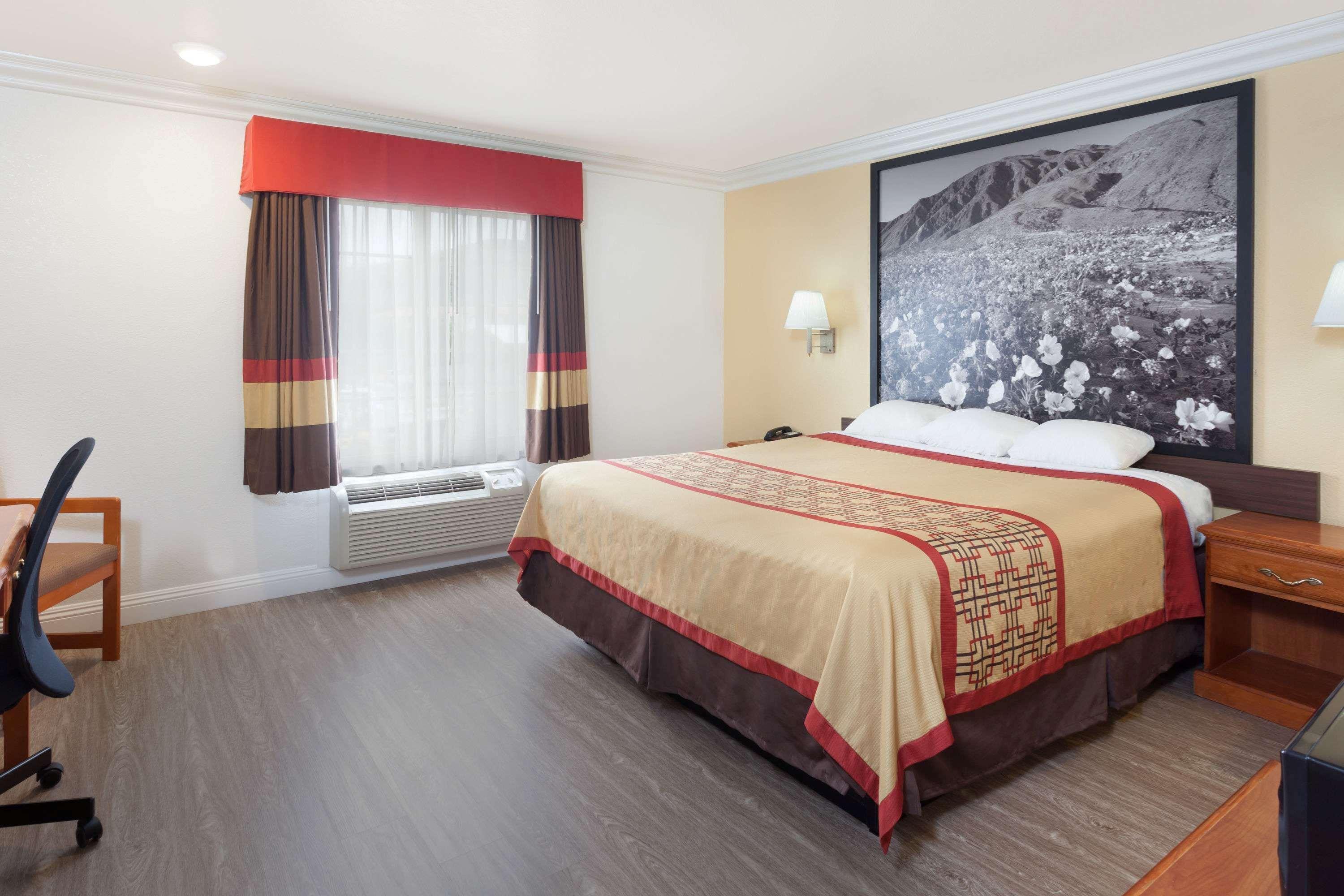 Super 8 By Wyndham Santa Clarita/Valencia Motel Ngoại thất bức ảnh