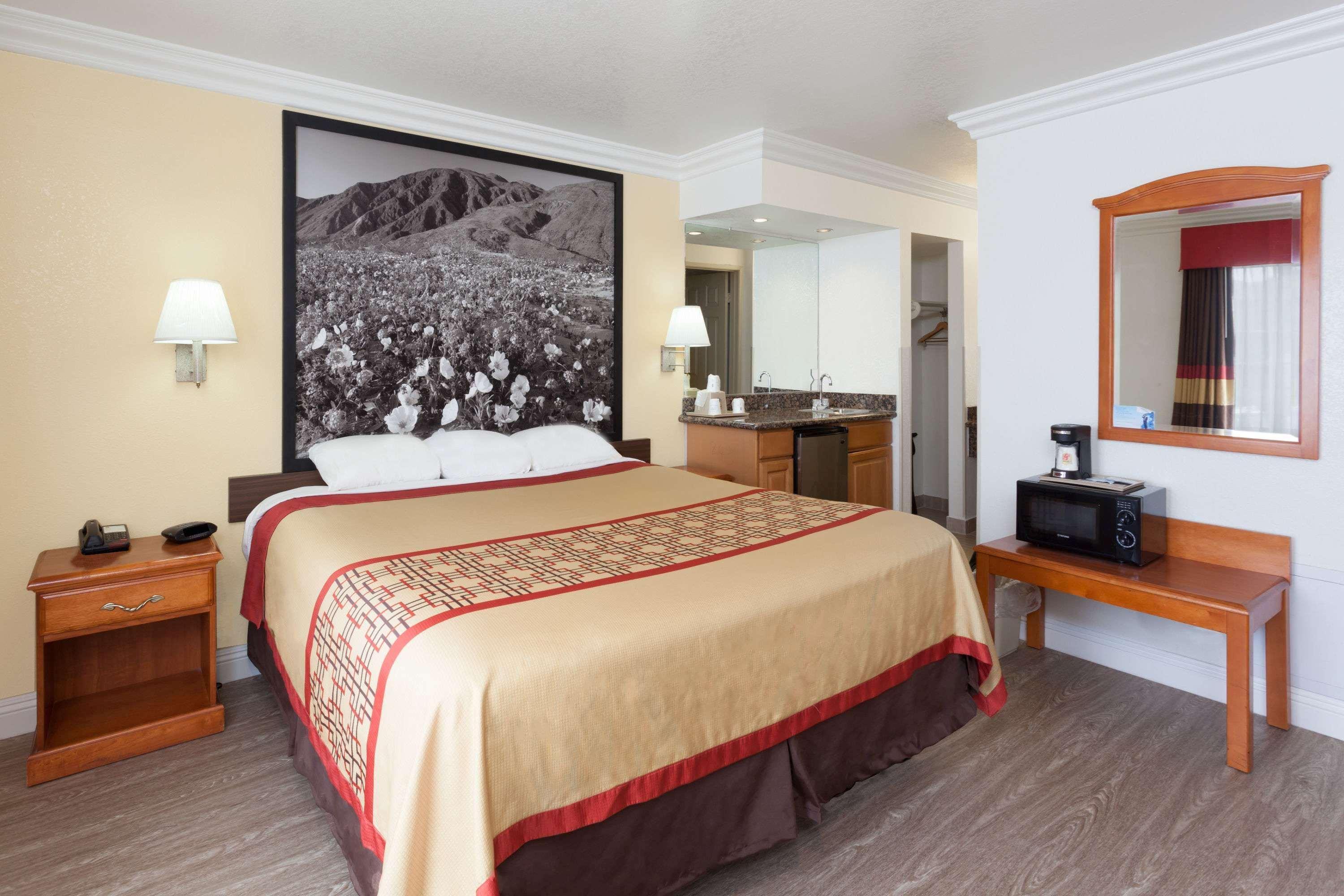 Super 8 By Wyndham Santa Clarita/Valencia Motel Ngoại thất bức ảnh