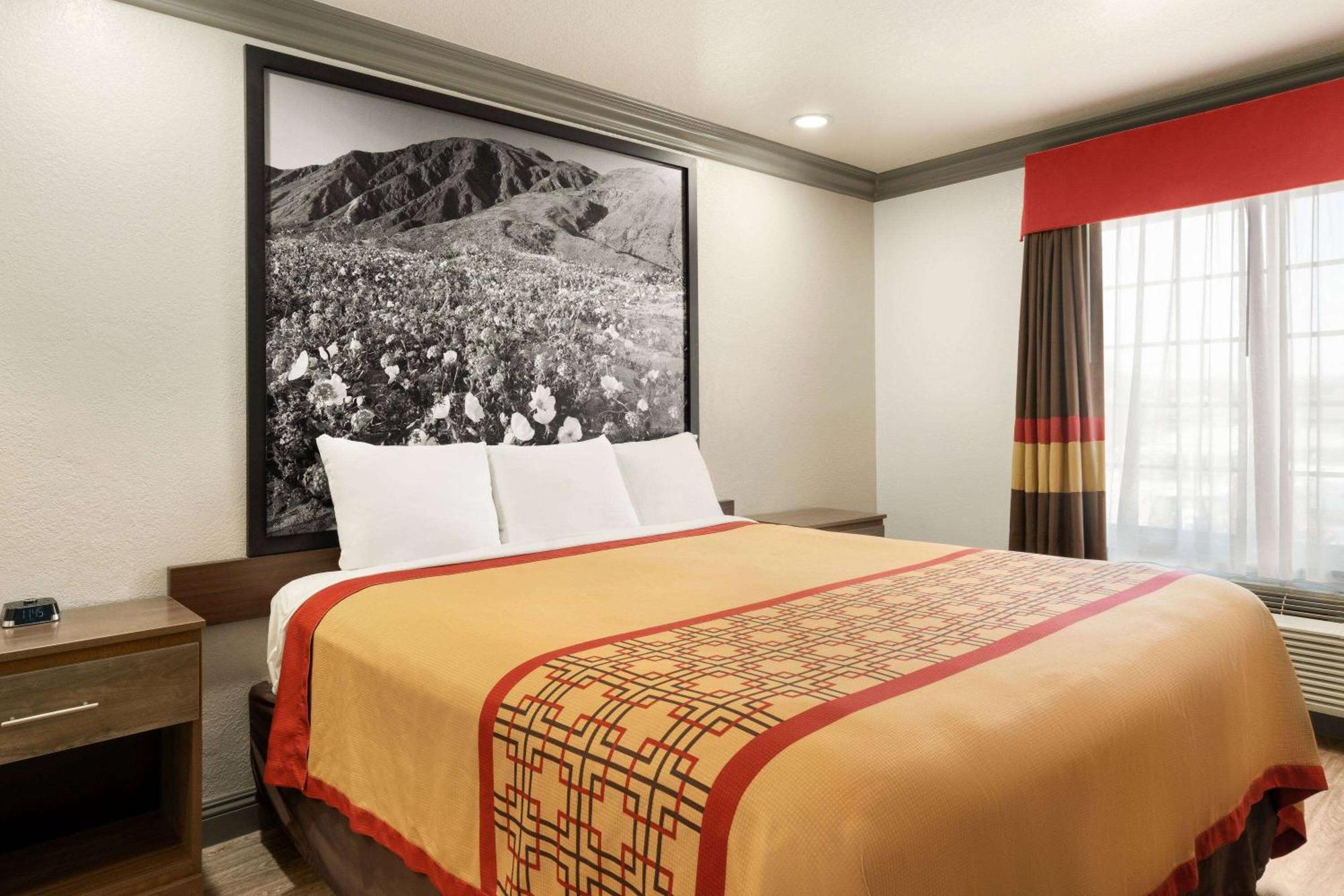 Super 8 By Wyndham Santa Clarita/Valencia Motel Ngoại thất bức ảnh